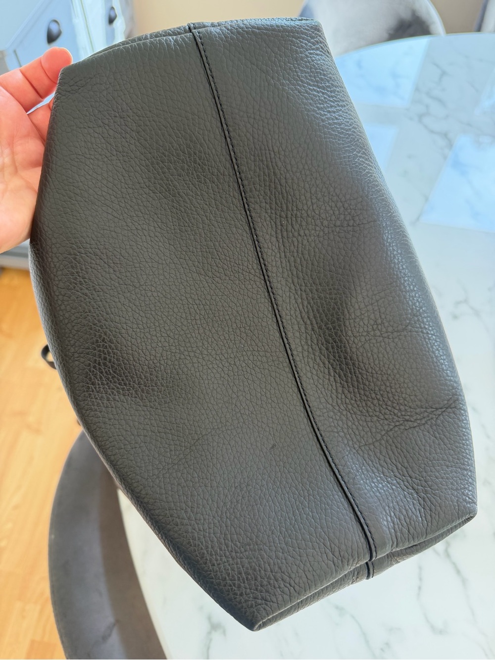 Cuyana Tall Easy Zipper Tote - Picture 6 of 7